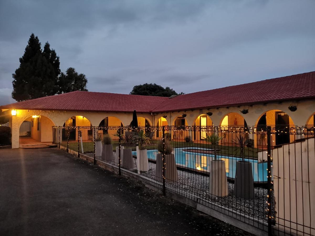 Captains Quarters Motor Inn Кембридж Экстерьер фото