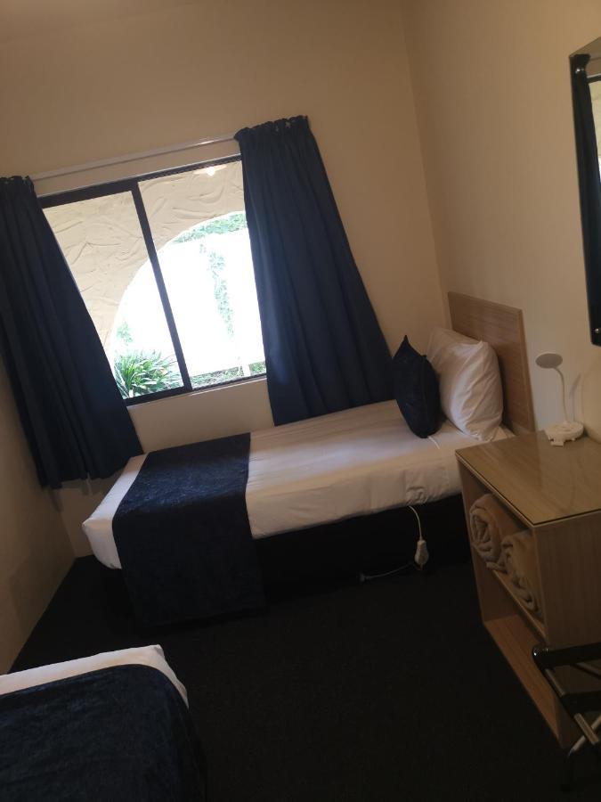 Captains Quarters Motor Inn Кембридж Экстерьер фото