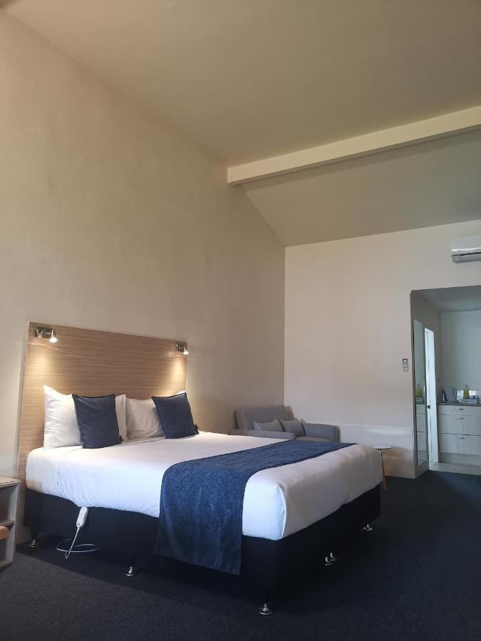 Captains Quarters Motor Inn Кембридж Экстерьер фото