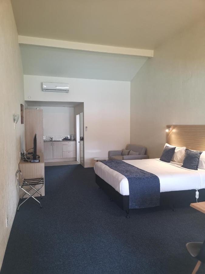 Captains Quarters Motor Inn Кембридж Экстерьер фото