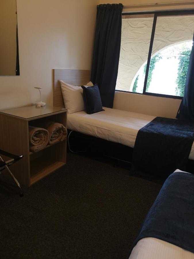 Captains Quarters Motor Inn Кембридж Экстерьер фото