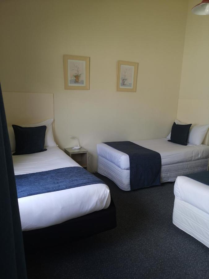 Captains Quarters Motor Inn Кембридж Экстерьер фото
