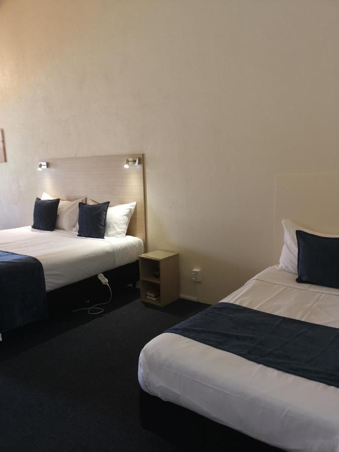 Captains Quarters Motor Inn Кембридж Экстерьер фото