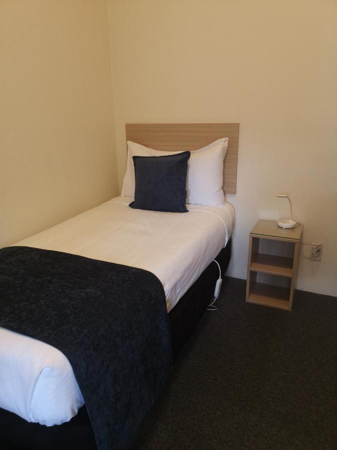 Captains Quarters Motor Inn Кембридж Экстерьер фото