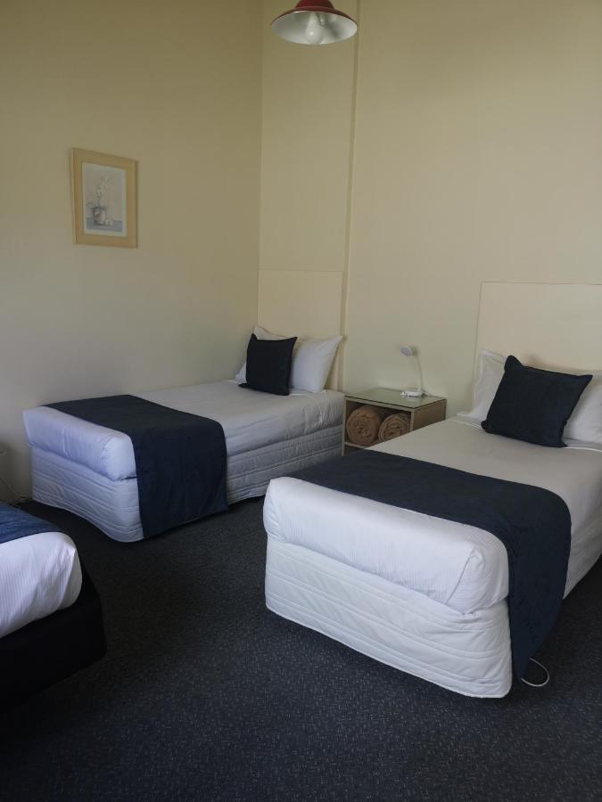 Captains Quarters Motor Inn Кембридж Экстерьер фото