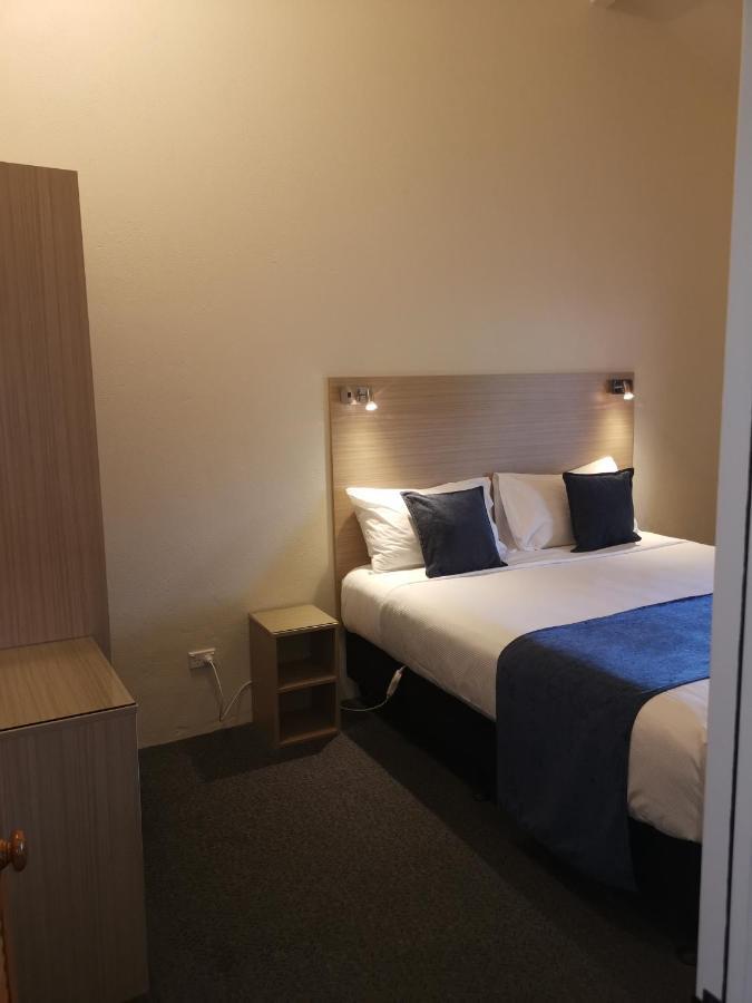 Captains Quarters Motor Inn Кембридж Экстерьер фото