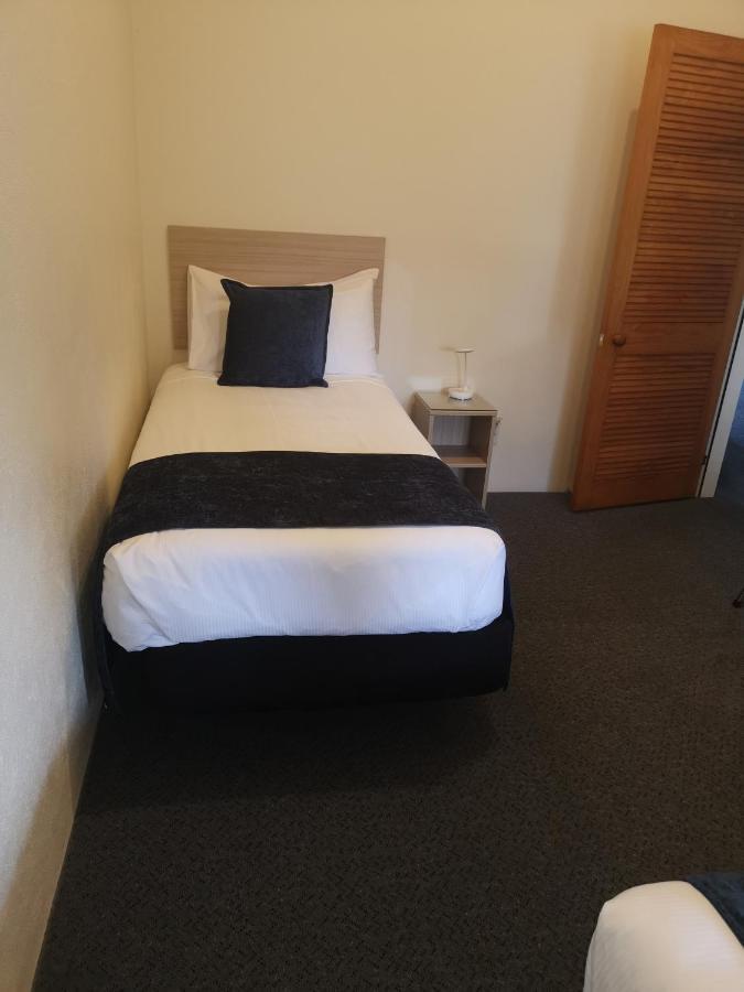Captains Quarters Motor Inn Кембридж Экстерьер фото
