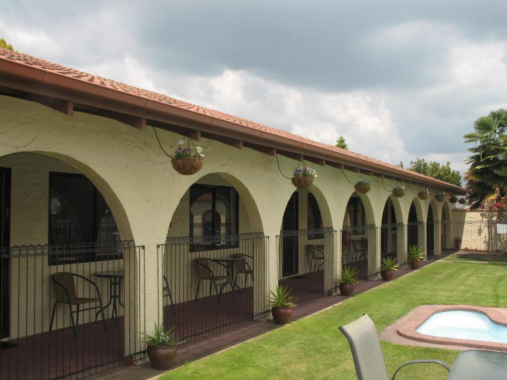 Captains Quarters Motor Inn Кембридж Экстерьер фото