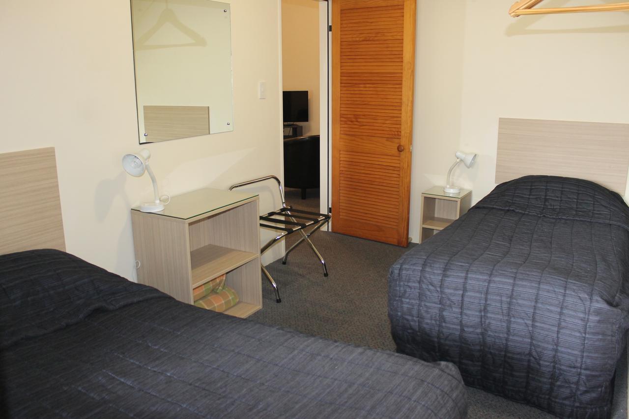 Captains Quarters Motor Inn Кембридж Экстерьер фото