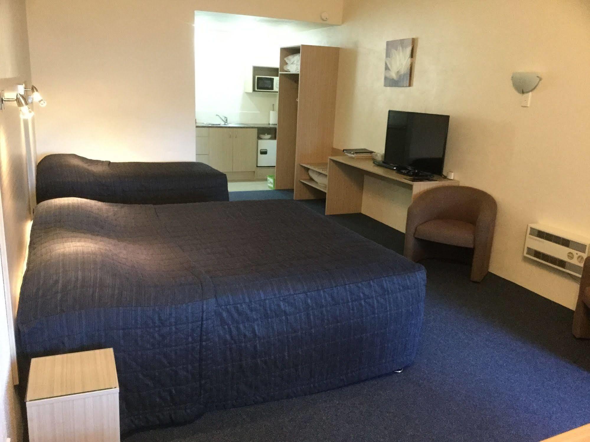 Captains Quarters Motor Inn Кембридж Экстерьер фото