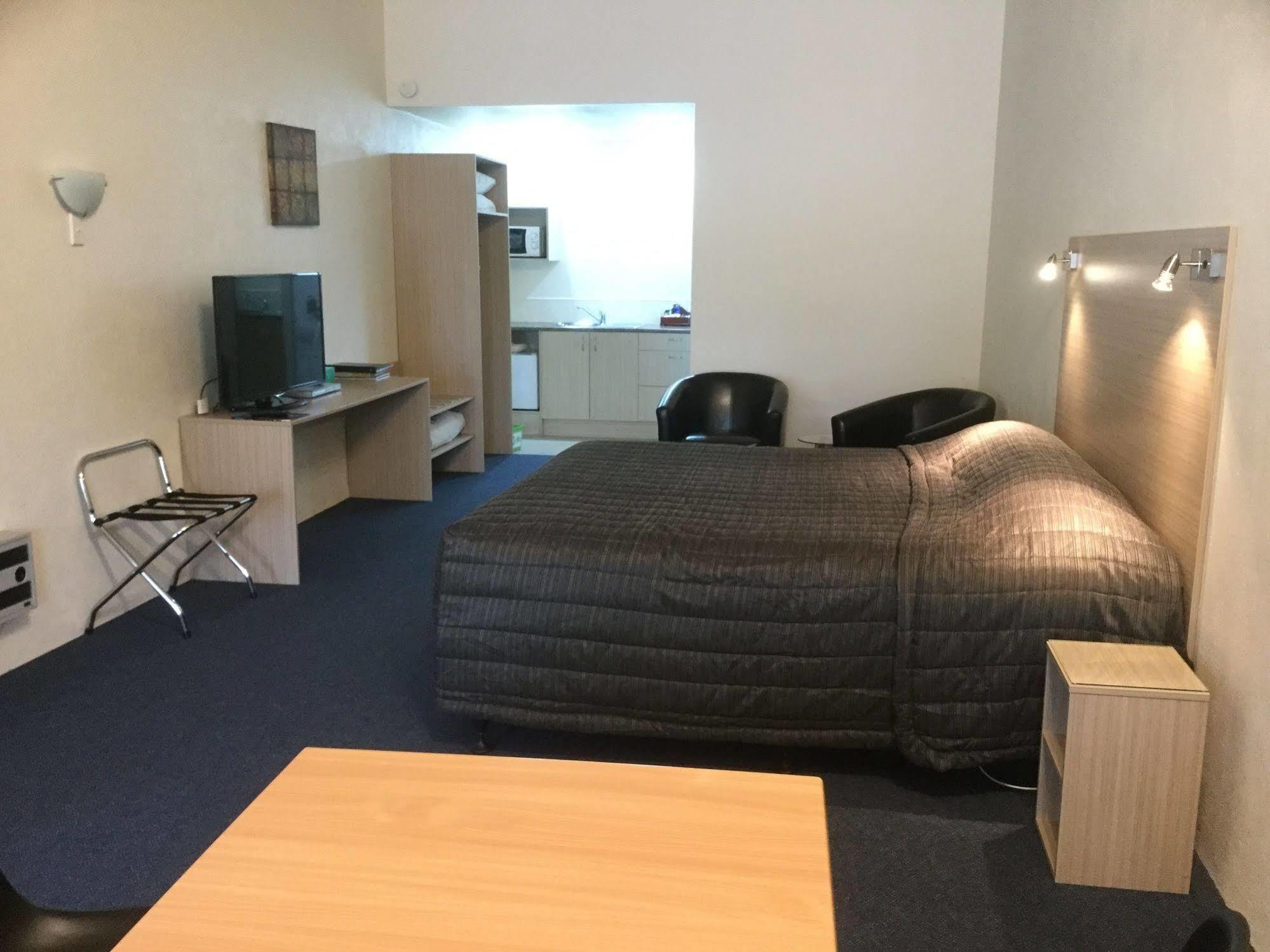 Captains Quarters Motor Inn Кембридж Экстерьер фото