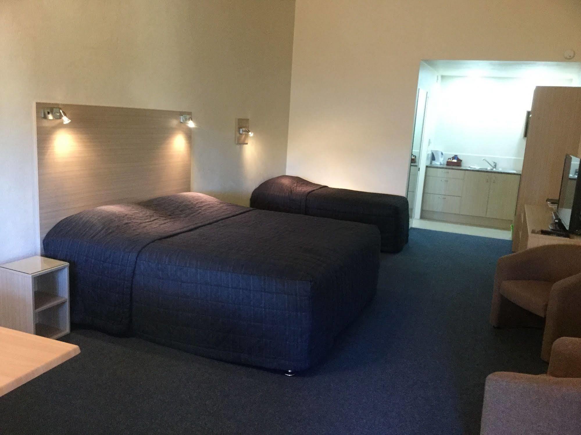 Captains Quarters Motor Inn Кембридж Экстерьер фото