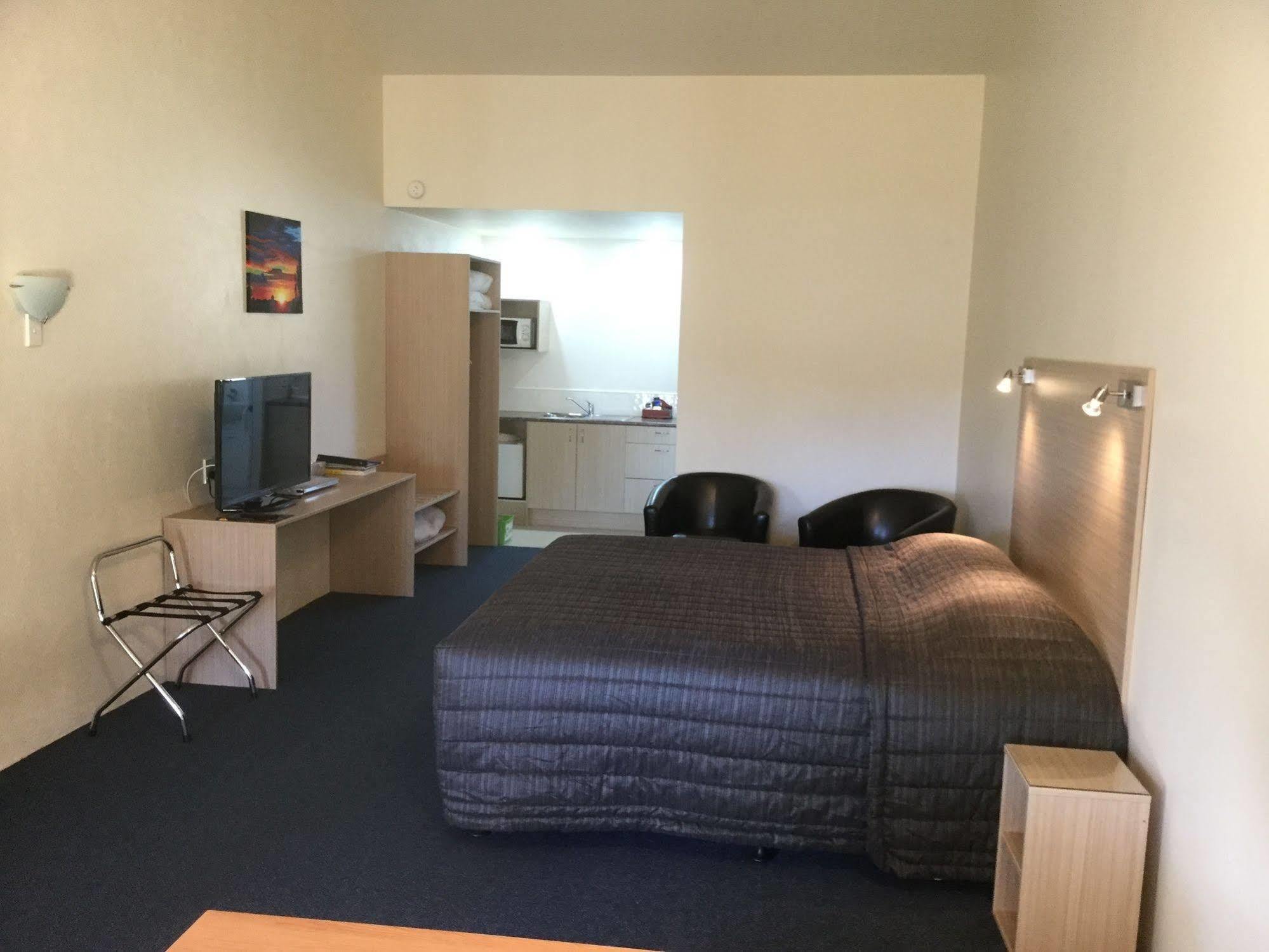 Captains Quarters Motor Inn Кембридж Экстерьер фото