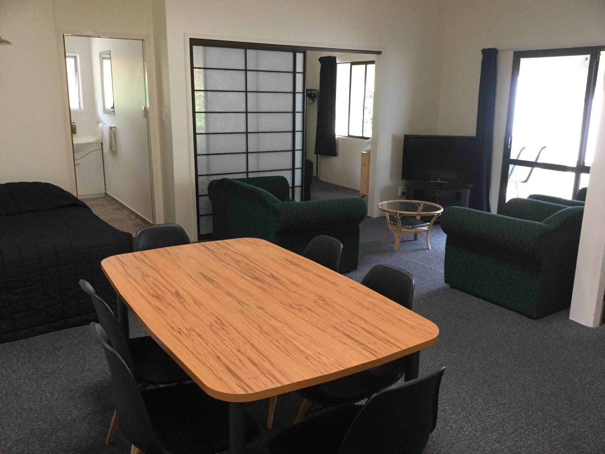 Captains Quarters Motor Inn Кембридж Экстерьер фото